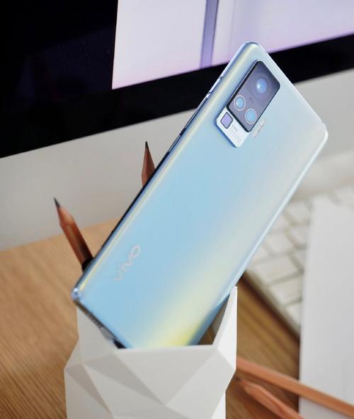 手機后蓋設計越來越丑？vivo X50系列的“微云臺”妙想或許指明了方向